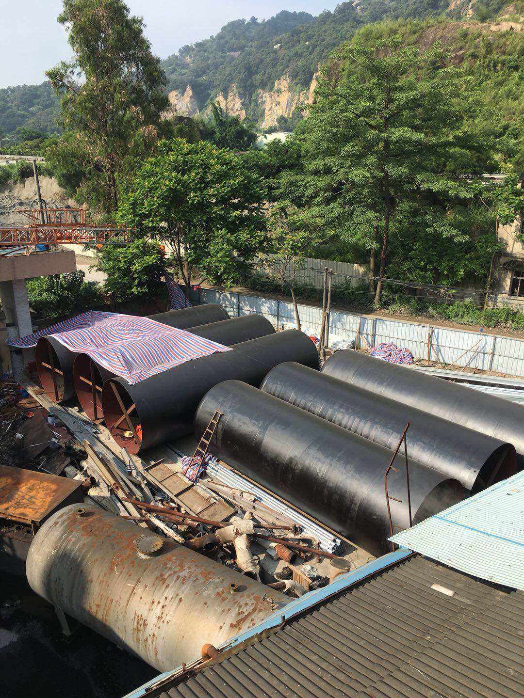 鋼結(jié)構(gòu)工藝系統(tǒng)池現(xiàn)場(chǎng)施工中